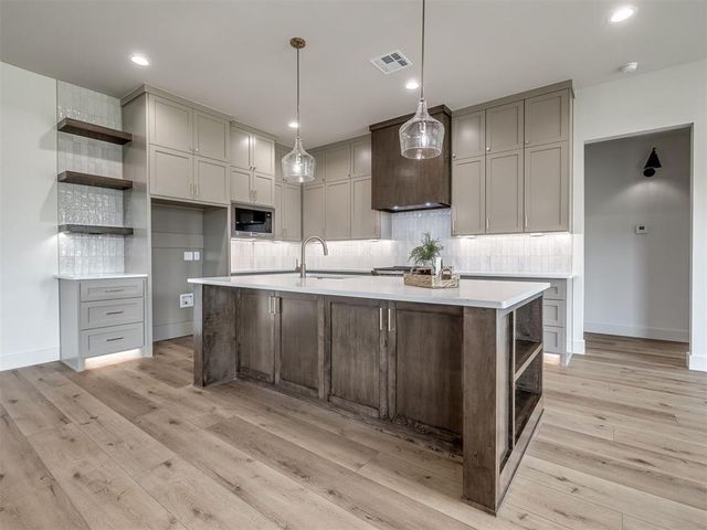 2229 W Cole Drive, Mustang, OK 73064