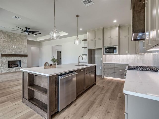 2229 W Cole Drive, Mustang, OK 73064