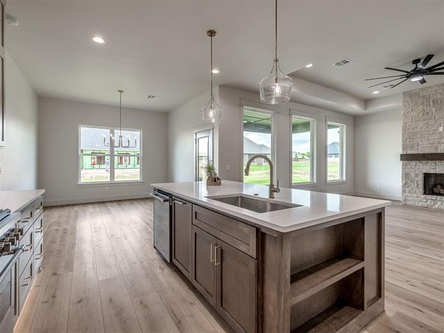 2229 W Cole Drive, Mustang, OK 73064
