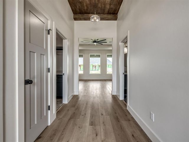 2229 W Cole Drive, Mustang, OK 73064