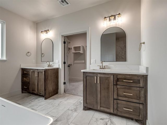 2229 W Cole Drive, Mustang, OK 73064