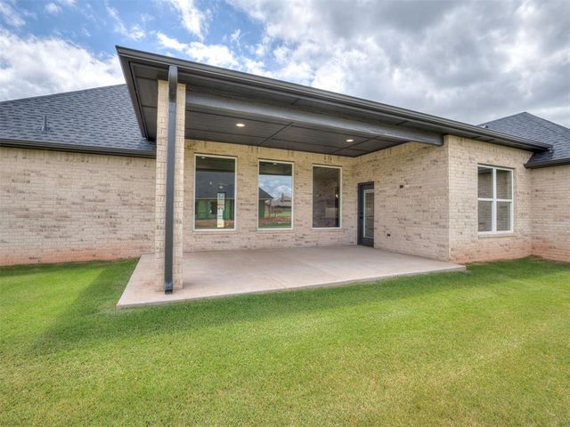 2229 W Cole Drive, Mustang, OK 73064
