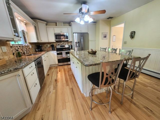 39 Douglas Dr, Montville Twp., NJ 07082