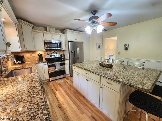 39 Douglas Dr, Montville Twp., NJ 07082