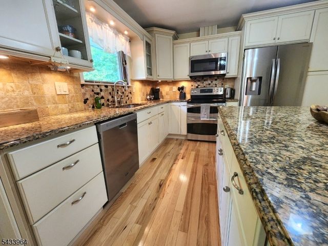 39 Douglas Dr, Montville Twp., NJ 07082