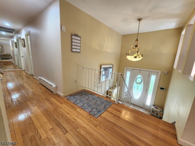 39 Douglas Dr, Montville Twp., NJ 07082
