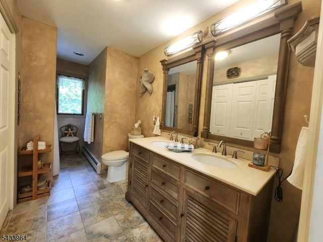 39 Douglas Dr, Montville Twp., NJ 07082