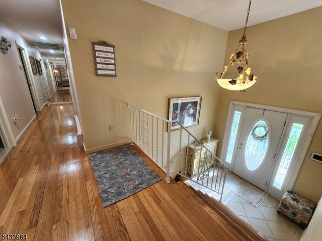 39 Douglas Dr, Montville Twp., NJ 07082
