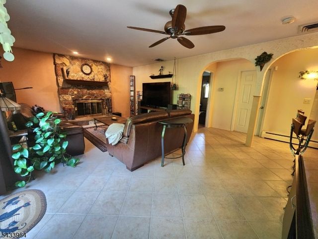 39 Douglas Dr, Montville Twp., NJ 07082