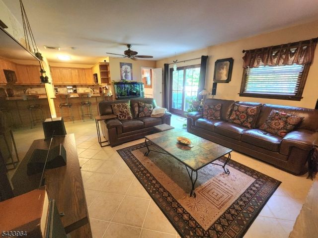 39 Douglas Dr, Montville Twp., NJ 07082