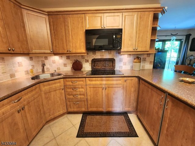 39 Douglas Dr, Montville Twp., NJ 07082