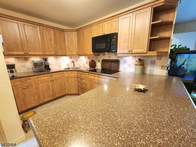 39 Douglas Dr, Montville Twp., NJ 07082