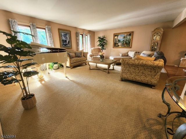 39 Douglas Dr, Montville Twp., NJ 07082