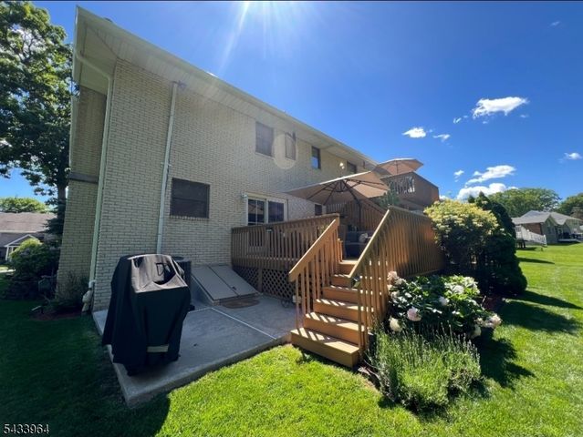 39 Douglas Dr, Montville Twp., NJ 07082