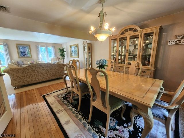 39 Douglas Dr, Montville Twp., NJ 07082