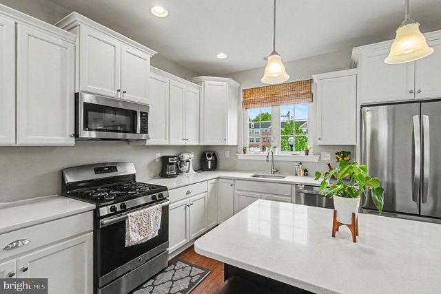 100 ARLINGTON LN, Telford, PA 18969