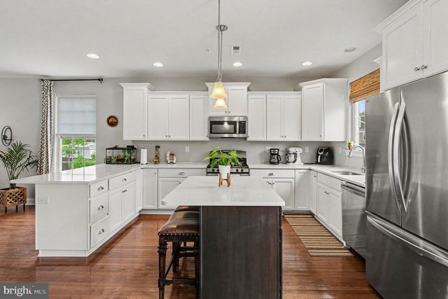 100 ARLINGTON LN, Telford, PA 18969