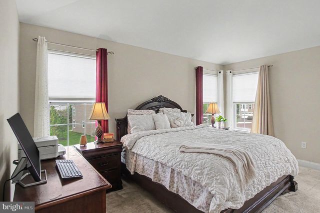 100 ARLINGTON LN, Telford, PA 18969