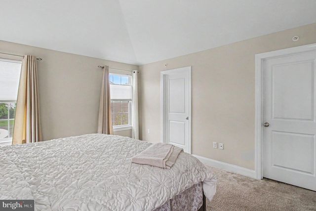 100 ARLINGTON LN, Telford, PA 18969