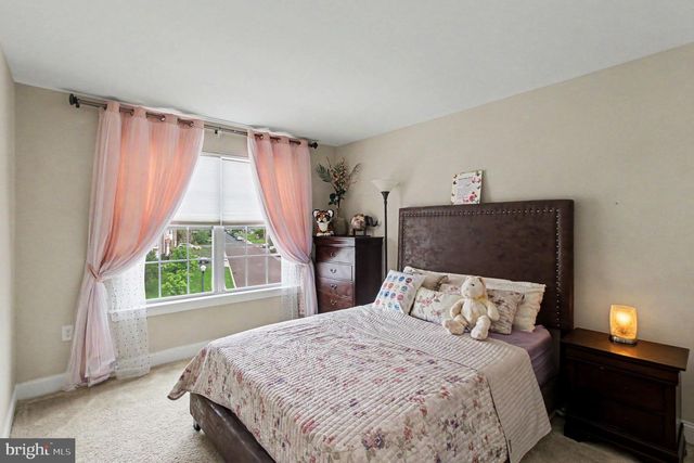 100 ARLINGTON LN, Telford, PA 18969