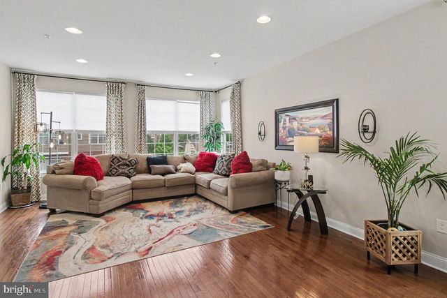 100 ARLINGTON LN, Telford, PA 18969