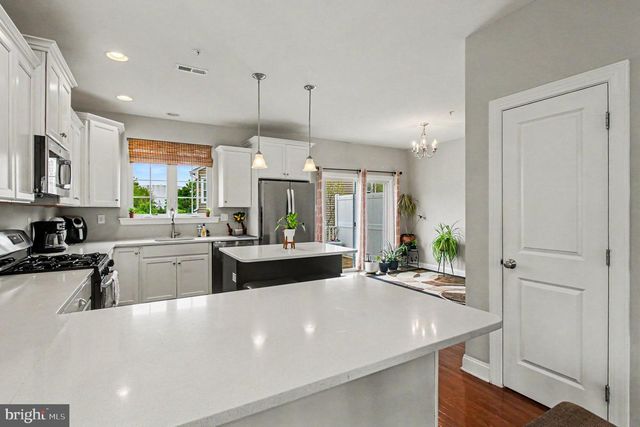 100 ARLINGTON LN, Telford, PA 18969