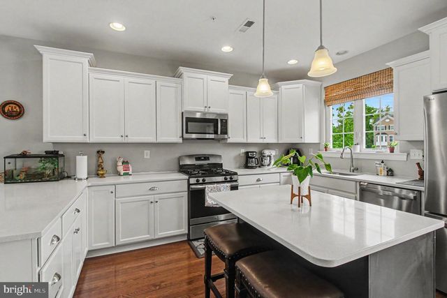 100 ARLINGTON LN, Telford, PA 18969