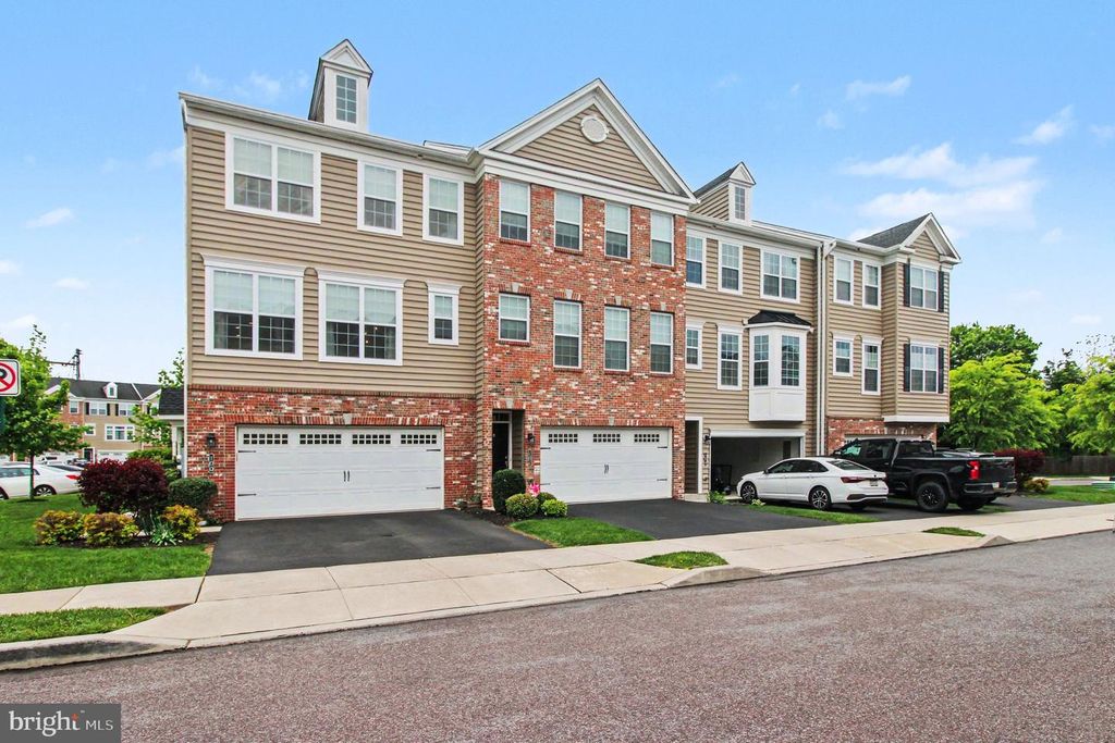100 ARLINGTON LN, Telford, PA 18969