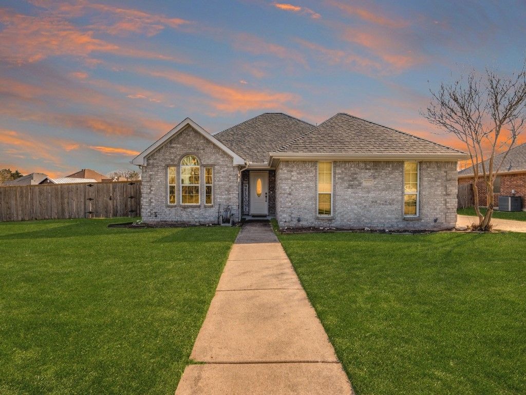 5826 Cynthia Drive, Midlothian, TX 76065