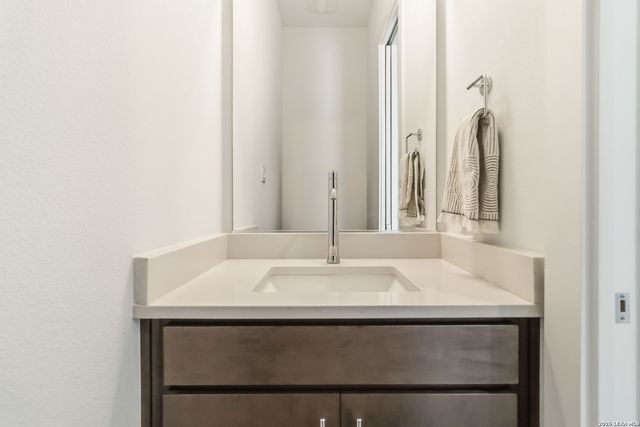 303 W Cypress Unit 101, San Antonio, TX 78212