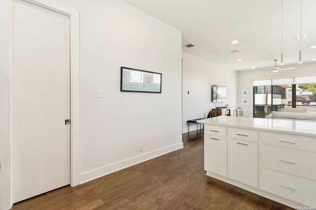 303 W Cypress Unit 101, San Antonio, TX 78212