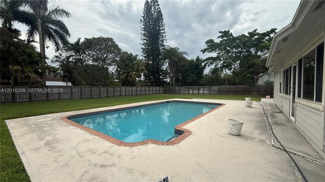 15212 SW 148th Ct, Miami, FL 33187