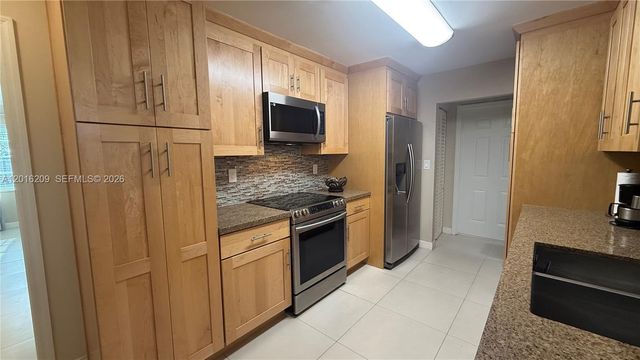 15212 SW 148th Ct, Miami, FL 33187