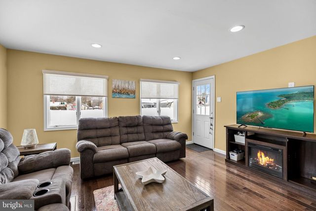 1 BOSWELL RD, Marlton, NJ 08053