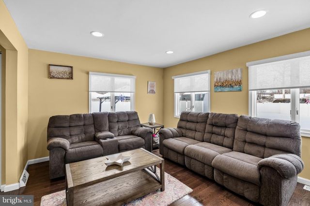 1 BOSWELL RD, Marlton, NJ 08053