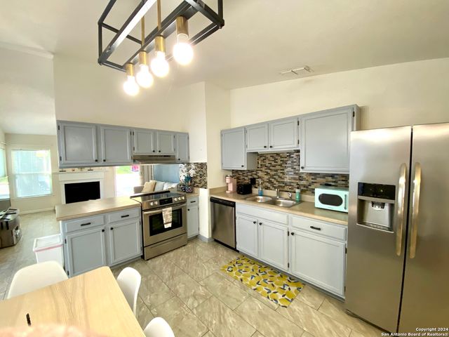 10027 BIRCH FIELD DR, San Antonio, TX 78245