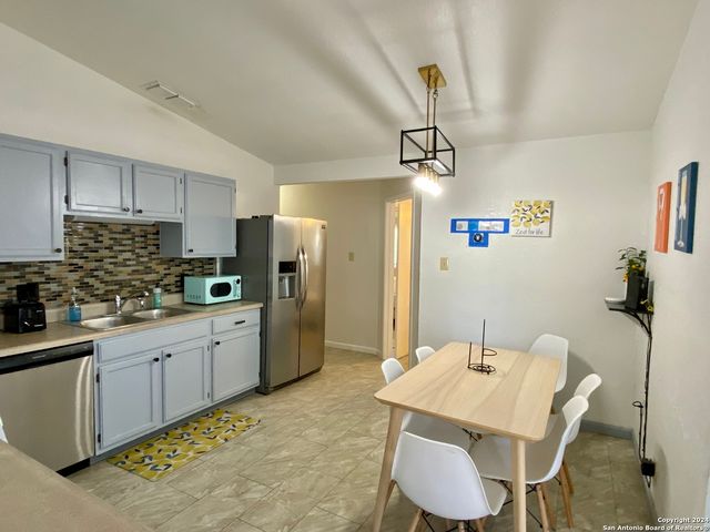 10027 BIRCH FIELD DR, San Antonio, TX 78245