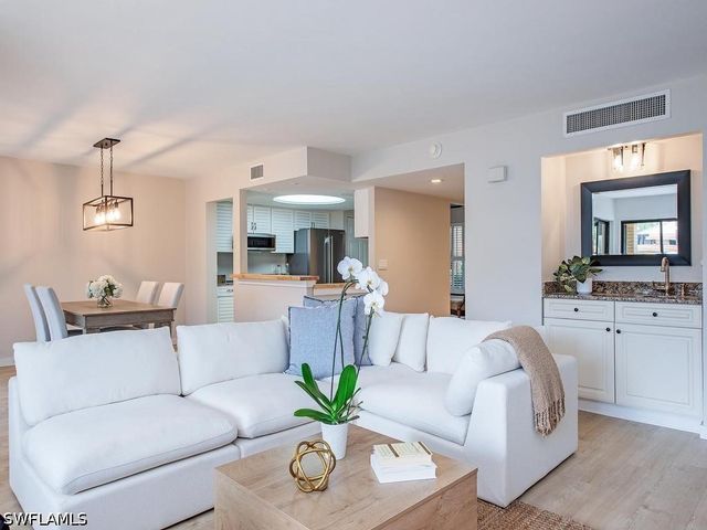 6710 Pelican Bay BLVD 412, Naples, FL 34108