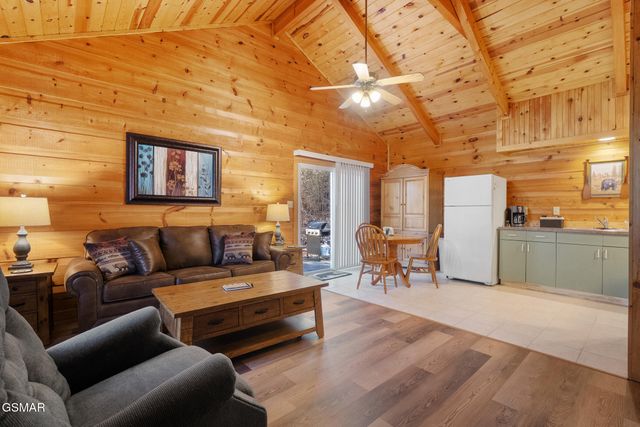 638 Morning Mist Way, Gatlinburg, TN 37738