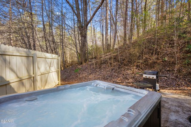 638 Morning Mist Way, Gatlinburg, TN 37738