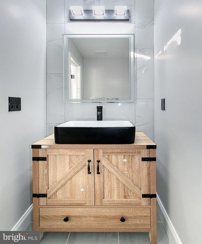 1279 BOND ST, Herndon, VA 20170