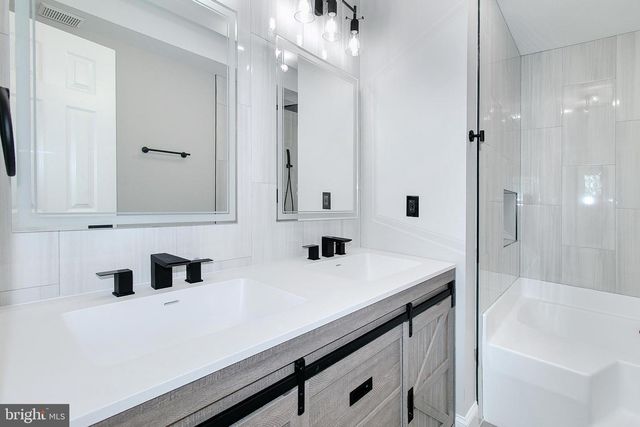 1279 BOND ST, Herndon, VA 20170