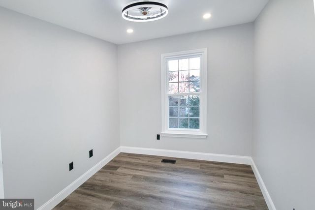 1279 BOND ST, Herndon, VA 20170