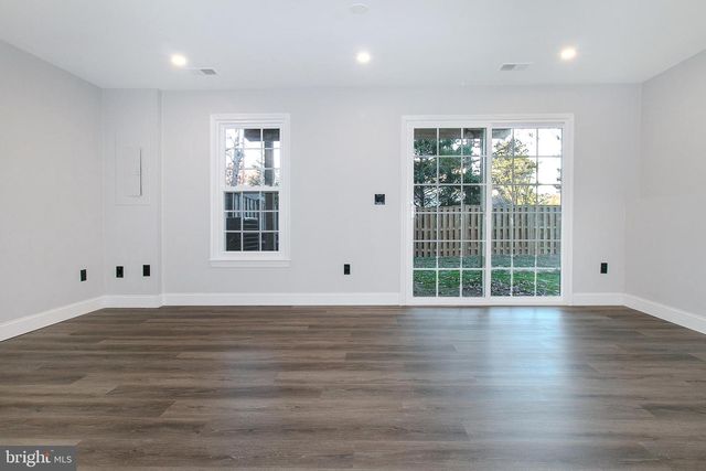 1279 BOND ST, Herndon, VA 20170