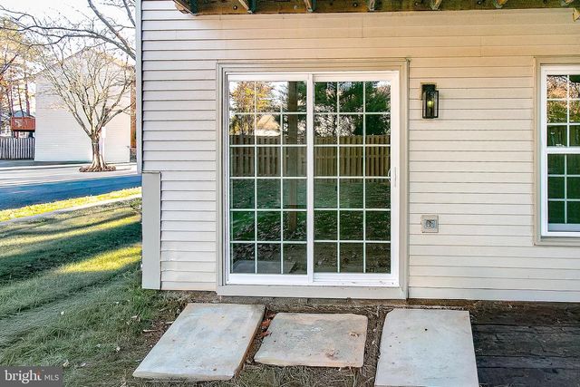 1279 BOND ST, Herndon, VA 20170