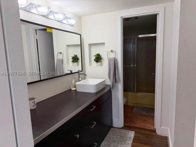 3375 N Country Club Dr 607, Aventura, FL 33180