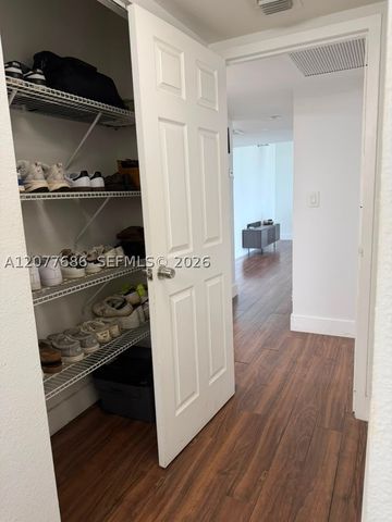3375 N Country Club Dr 607, Aventura, FL 33180