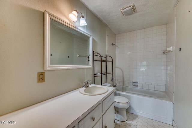 24131 Quintana Street, Bristol, VA 24202