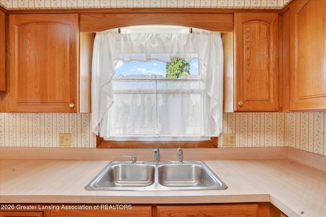 6102 Bradford Lane, Lansing, MI 48917