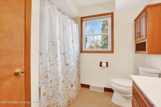 6102 Bradford Lane, Lansing, MI 48917